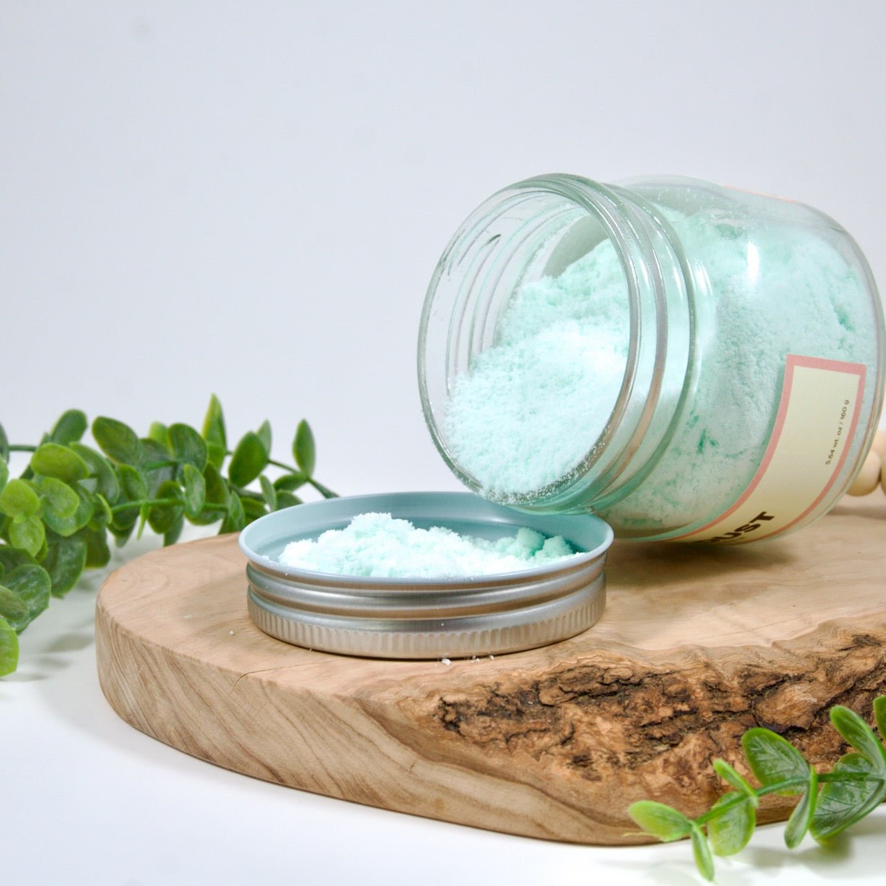 Shower Aromatherapy Powder – Invigorating Essential Oil Blend